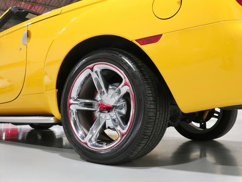 Used 2005 Chevrolet SSR w/ Preferred Equipment Group image 39