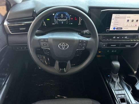 Used 2025 Toyota Camry LE FWD image 13