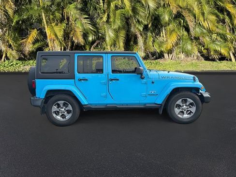 Used 2017 Jeep Wrangler Unlimited Sahara w/ Connectivity Group AWD/4WD image 3