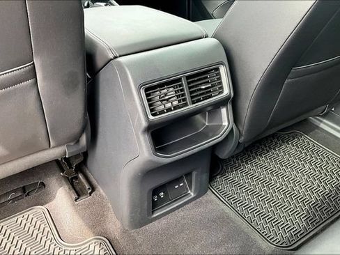 Used 2024 Volkswagen Atlas Cross Sport SE AWD/4WD image 10