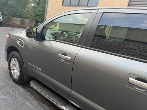 Used 2017 Nissan Titan SV AWD/4WD image 34