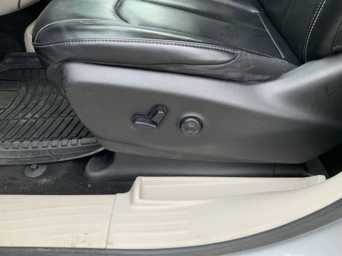 Used 2020 Chrysler Voyager Lxi image 22