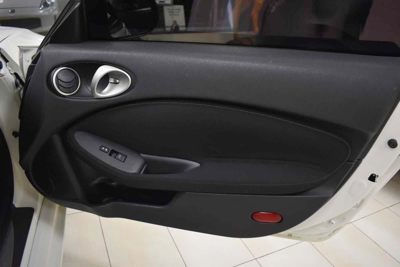 Used 2014 Nissan 370Z Coupe RWD image 32