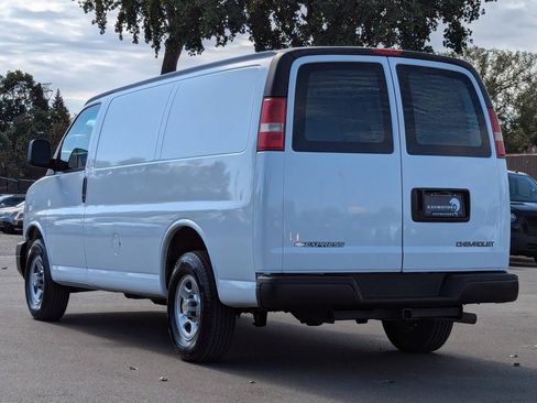 Used 2004 Chevrolet Express 1500 RWD image 10