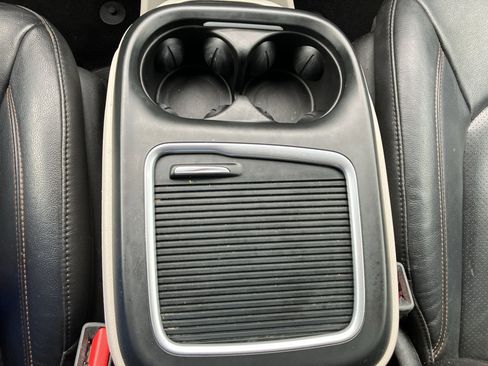 Used 2020 Chrysler Pacifica Touring-L Plus FWD image 23