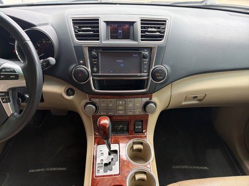 Used 2013 Toyota Highlander Limited FWD image 19