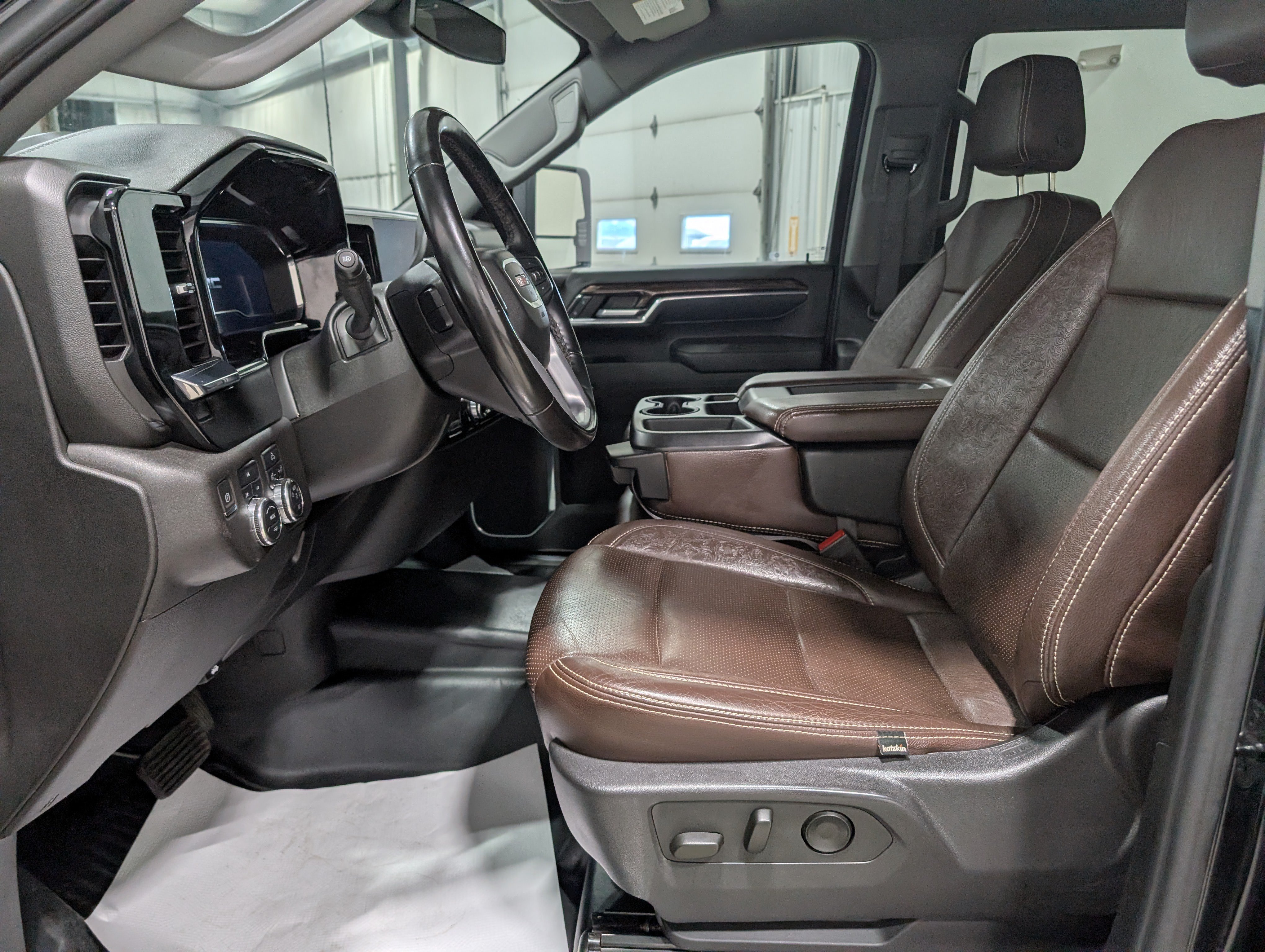 Used 2024 GMC Sierra 3500 SLE w/ SLE Value Package AWD/4WD image 17