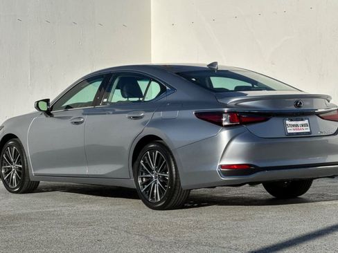 Used 2025 Lexus ES 300h w/ Premium Package image 5