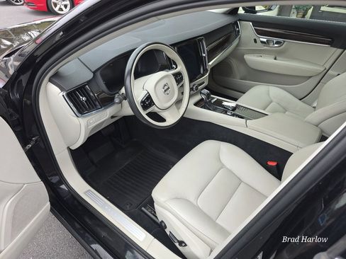 Used 2018 Volvo S90 T6 Momentum w/ Convenience Package image 9