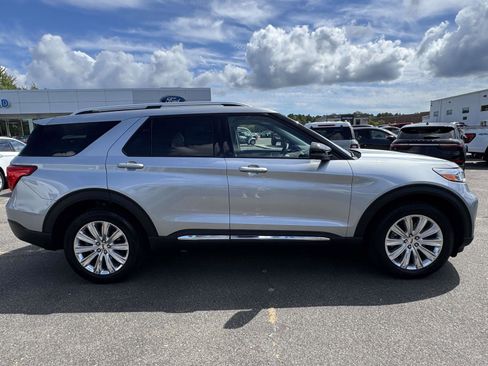Used 2022 Ford Explorer Limited w/ Hybrid Equipment Group 310A image 4