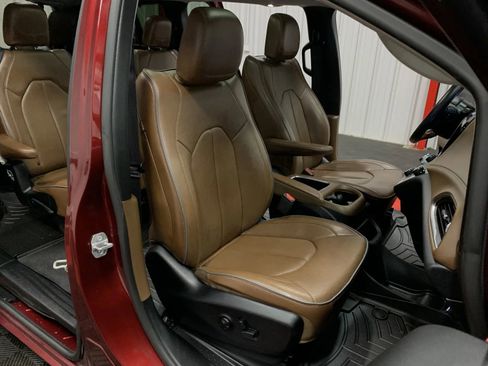 Used 2019 Chrysler Pacifica Limited w/ Advanced Safetytec Group image 49