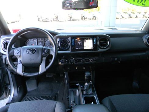 Used 2017 Toyota Tacoma TRD Off-Road image 18