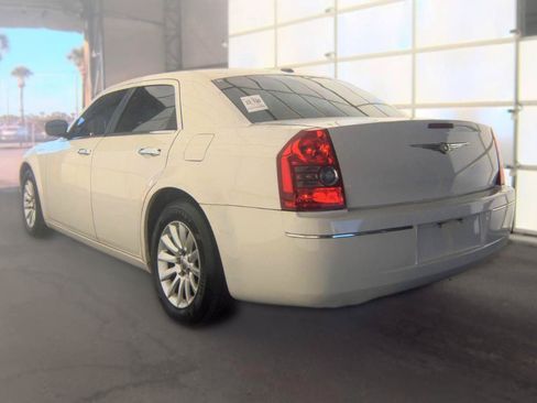 Used 2010 Chrysler 300 Touring RWD image 6