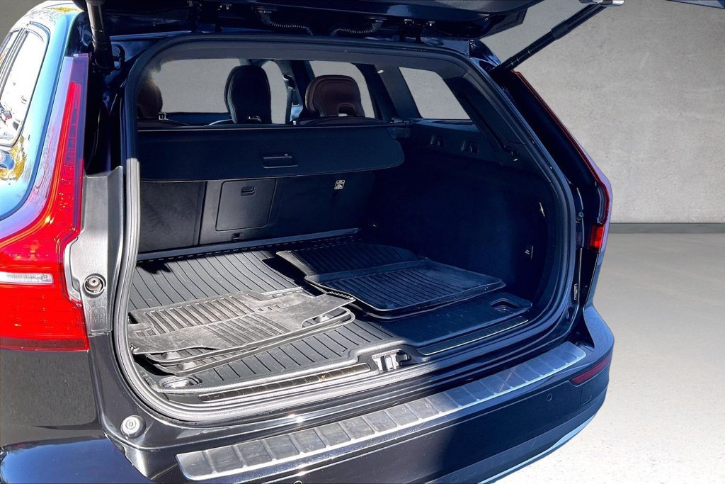 Used 2024 Volvo V60 B5 Cross Country Ultimate w/ Protection Package Premier AWD/4WD image 5