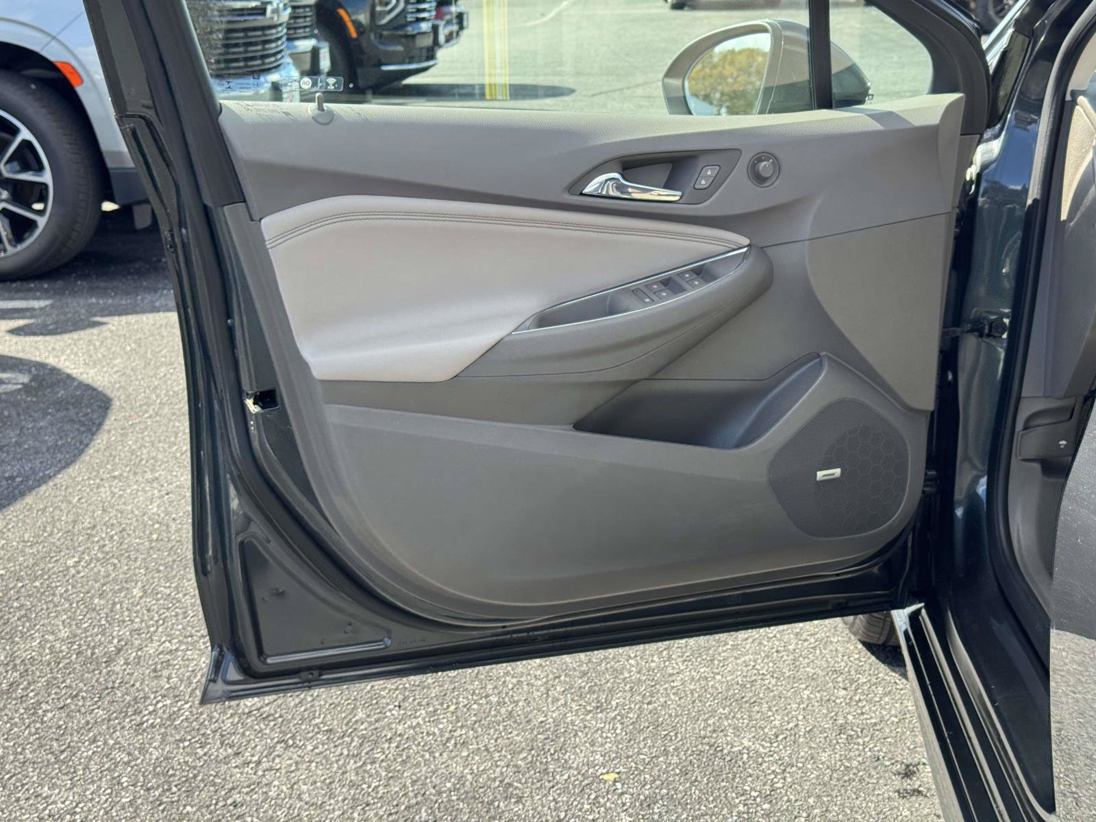 Used 2017 Chevrolet Cruze Premier FWD image 18