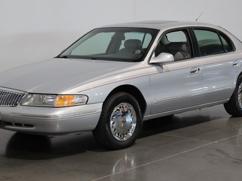 Used 1996 Lincoln Continental image 20