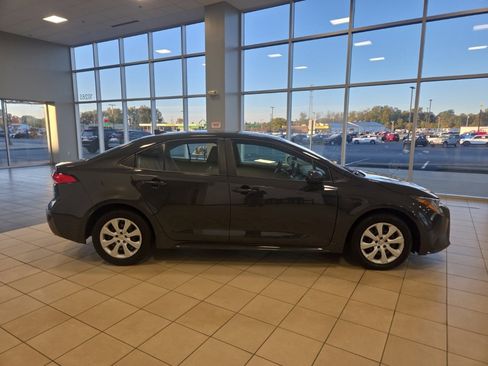 Used 2024 Toyota Corolla LE image 6
