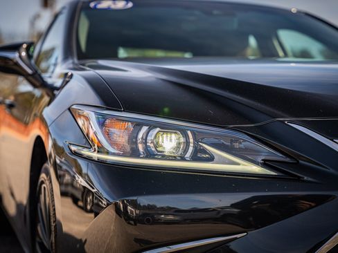 Used 2023 Lexus ES 350 w/ Premium Package image 18