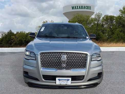 Used 2023 Lincoln Navigator Reserve image 2