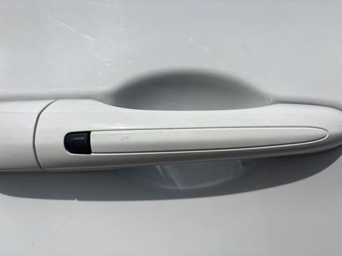 Used 2023 Chrysler Pacifica Touring-L FWD image 6