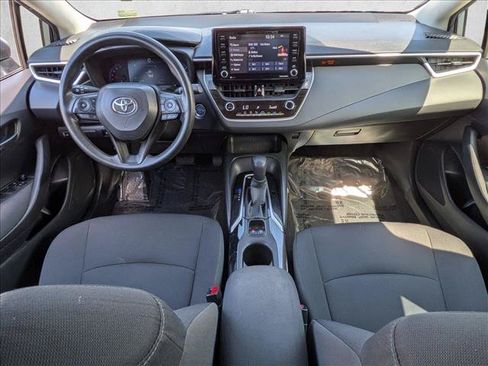 Used 2022 Toyota Corolla LE FWD image 15