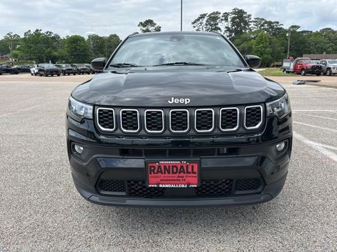 Used 2025 Jeep Compass Latitude AWD/4WD image 2