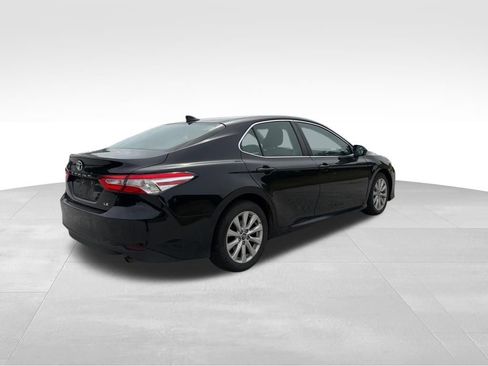 Used 2020 Toyota Camry LE w/ Carpet Mat Package FWD image 5