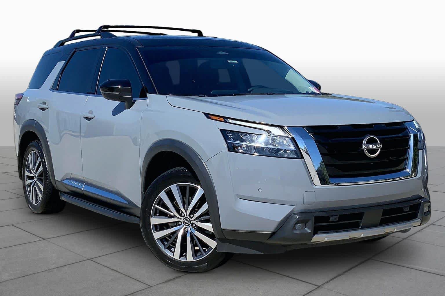 Used 2022 Nissan Pathfinder Platinum w/ Lighting Package (N93) FWD image 3