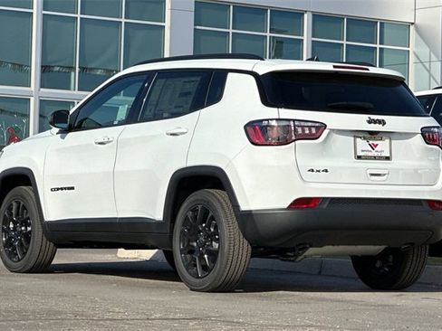 New 2026 Jeep Compass Latitude image 9