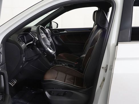 Used 2022 Volkswagen Tiguan SEL R-Line image 28