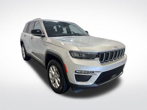 Used 2024 Jeep Grand Cherokee Limited AWD/4WD image 23