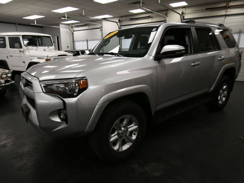 Certified 2024 Toyota 4Runner SR5 Premium image 3