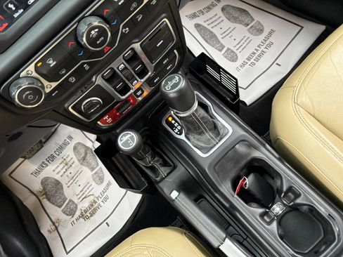 Used 2018 Jeep Wrangler Unlimited Rubicon image 25