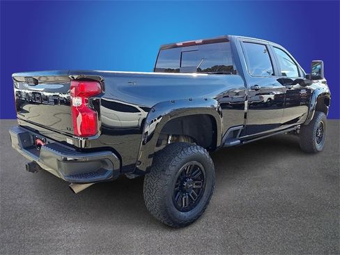 Used 2025 Chevrolet Silverado 2500 LT image 4