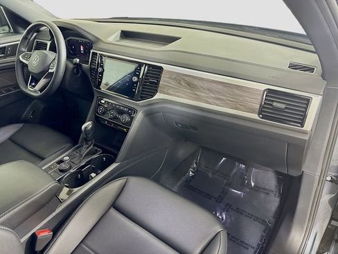 Used 2023 Volkswagen Atlas Cross Sport SE image 31