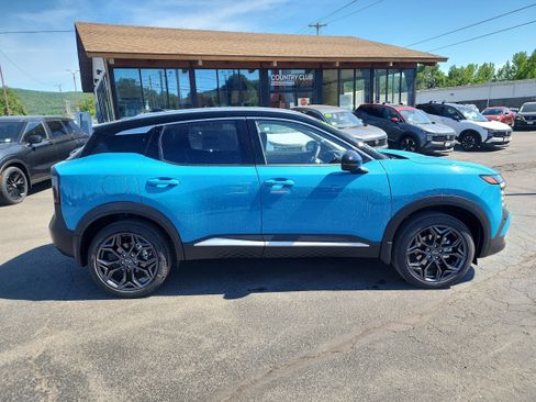 New 2026 Nissan Kicks SR w/ SR Premium Package AWD/4WD image 9