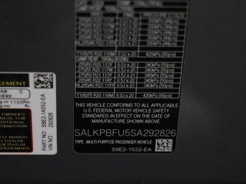 New 2025 Land Rover Range Rover Long Wheelbase SE image 28