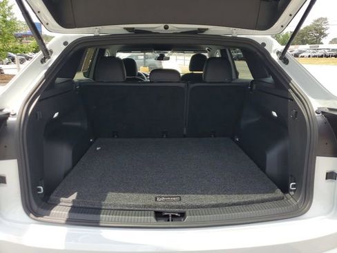 Certified 2025 Volkswagen Atlas Cross Sport SE FWD image 8