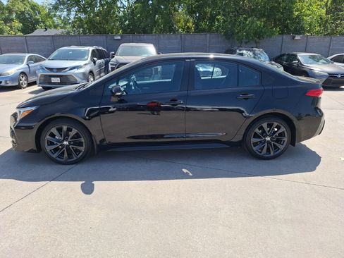 Used 2025 Toyota Corolla SE FWD image 3