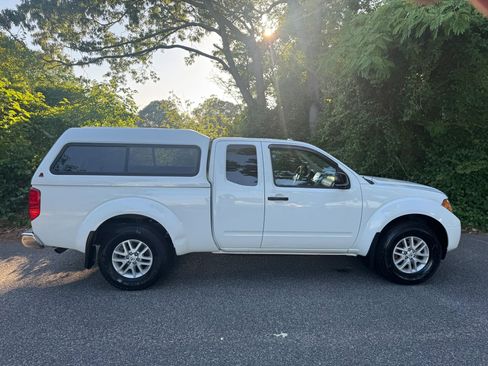 Used 2016 Nissan Frontier SV w/ SV Value Truck Package AWD/4WD image 7