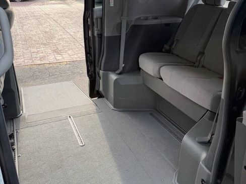 Used 2016 Toyota Sienna LE FWD image 13