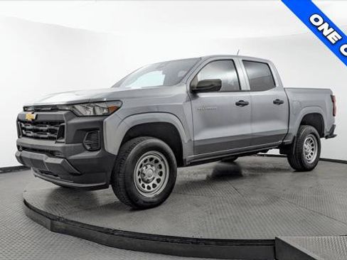 Used 2023 Chevrolet Colorado W/T RWD image 2