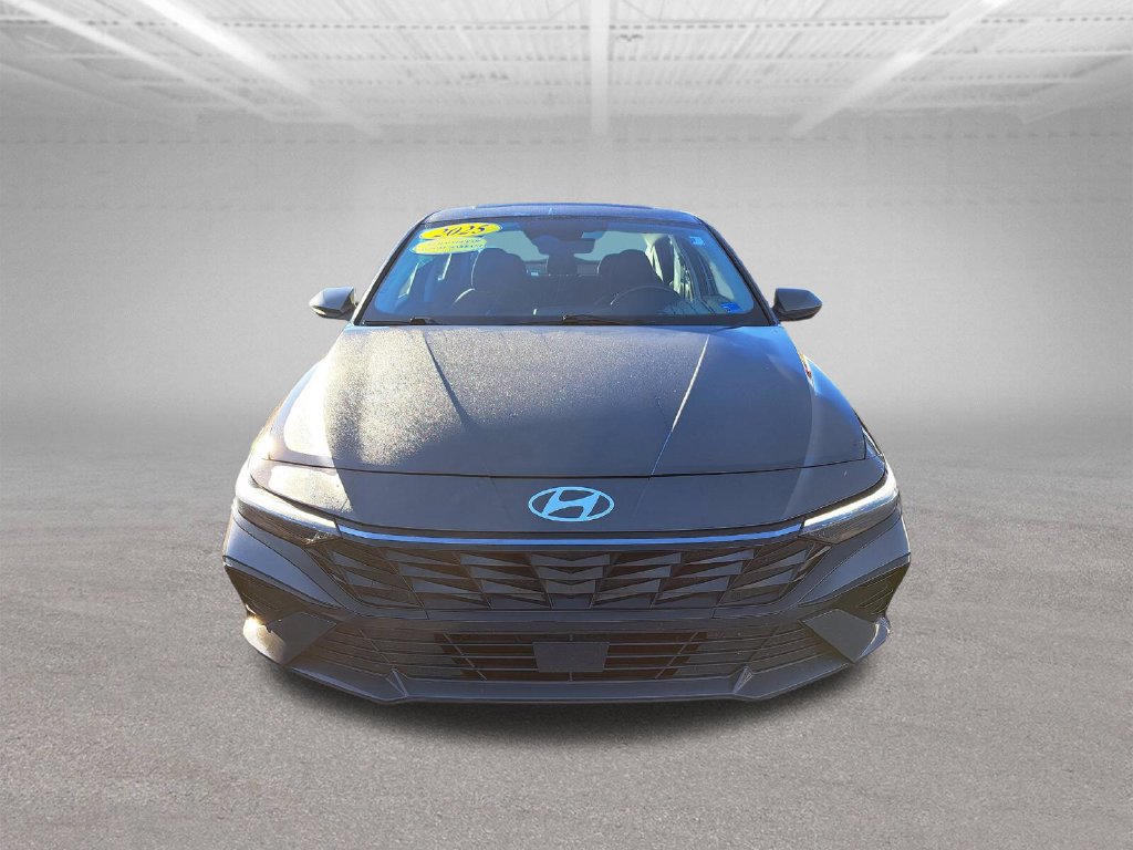 Used 2025 Hyundai Elantra SEL FWD image 2