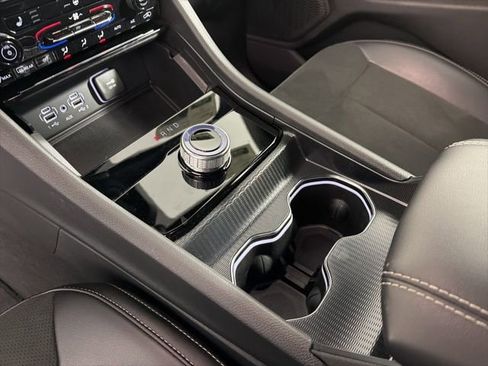 New 2025 Jeep Grand Cherokee Altitude image 16