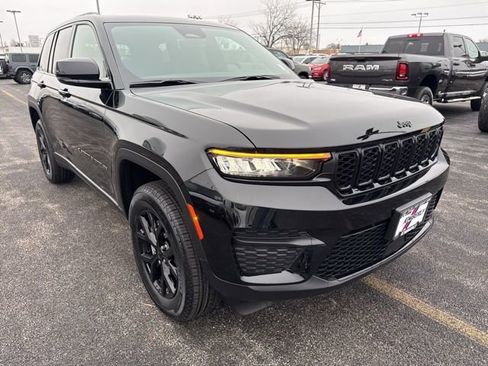 New 2025 Jeep Grand Cherokee Altitude w/ Trailer Tow Package image 13