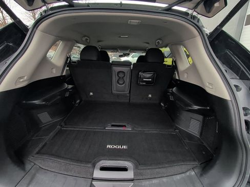 Used 2019 Nissan Rogue SV image 13