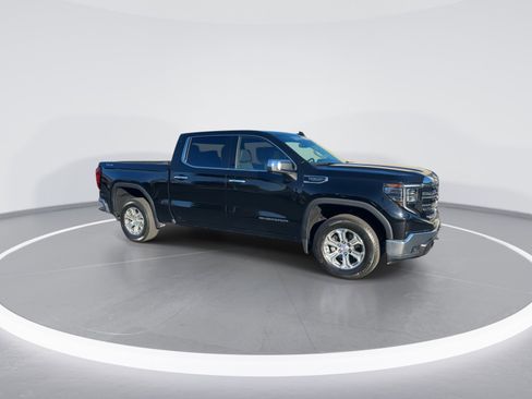 Used 2024 GMC Sierra 1500 SLT image 2