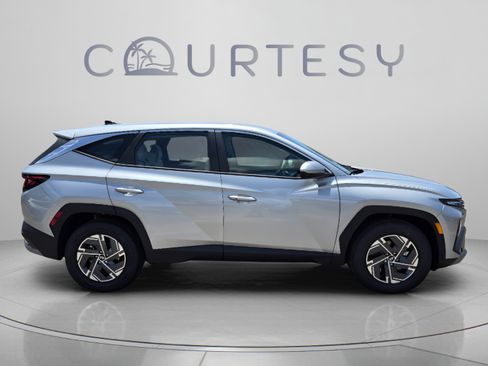 New 2026 Hyundai Tucson Blue SE FWD image 6