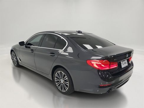 Used 2020 BMW 530i xDrive w/ Premium Package image 4