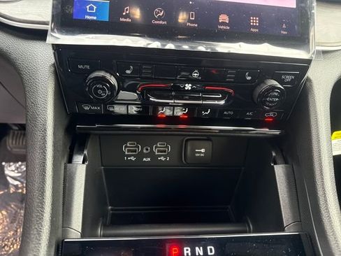 New 2025 Jeep Grand Cherokee Limited w/ Black Appearance Package image 21